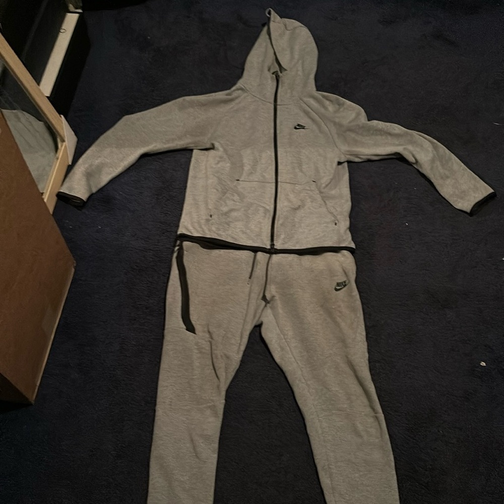KIDS NIKE TECH SWEATSUIT